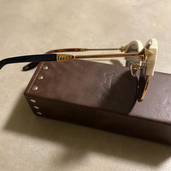 Brand new Front Heart- free sunglasses - Picture 6 of 8